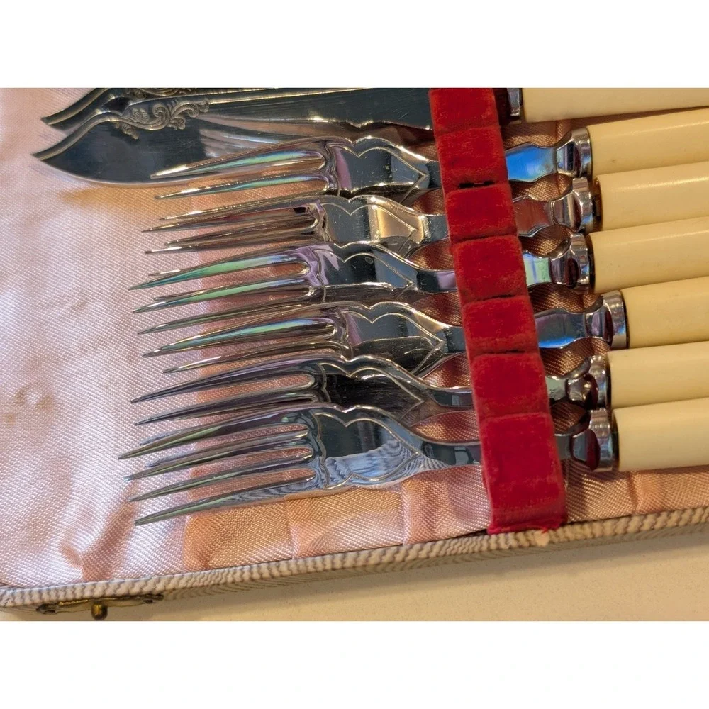Art Deco Vintage Cased Fish Eat Cutlery Set Chrome Plate‎ Cream Handle 12pc (M)